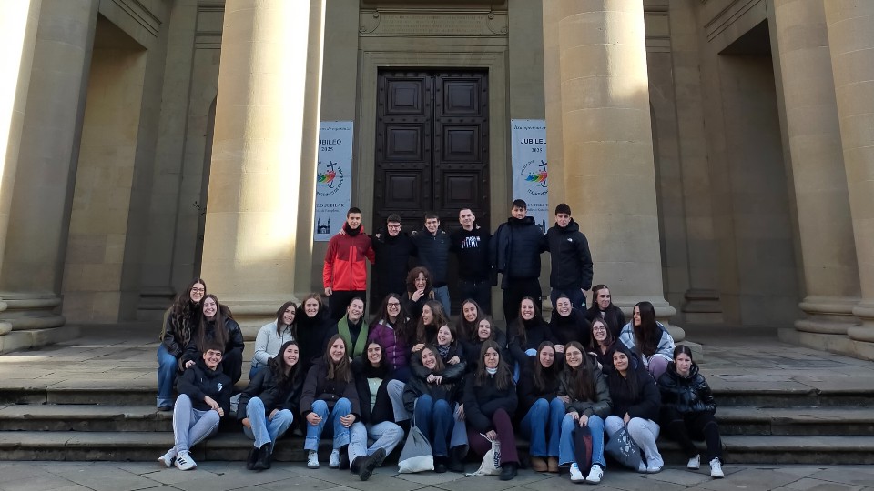 Artearen Historia-ko ikasleak Iruñeko Katedralean